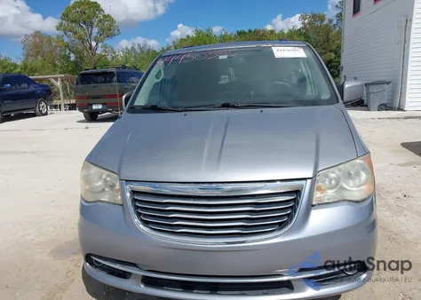 2013 Chrysler Town & Country Touring z USA, uszkodzony, nr VIN 2C4RC1BG2DR629656